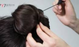 扎丸子头视频,打造日常清新造型